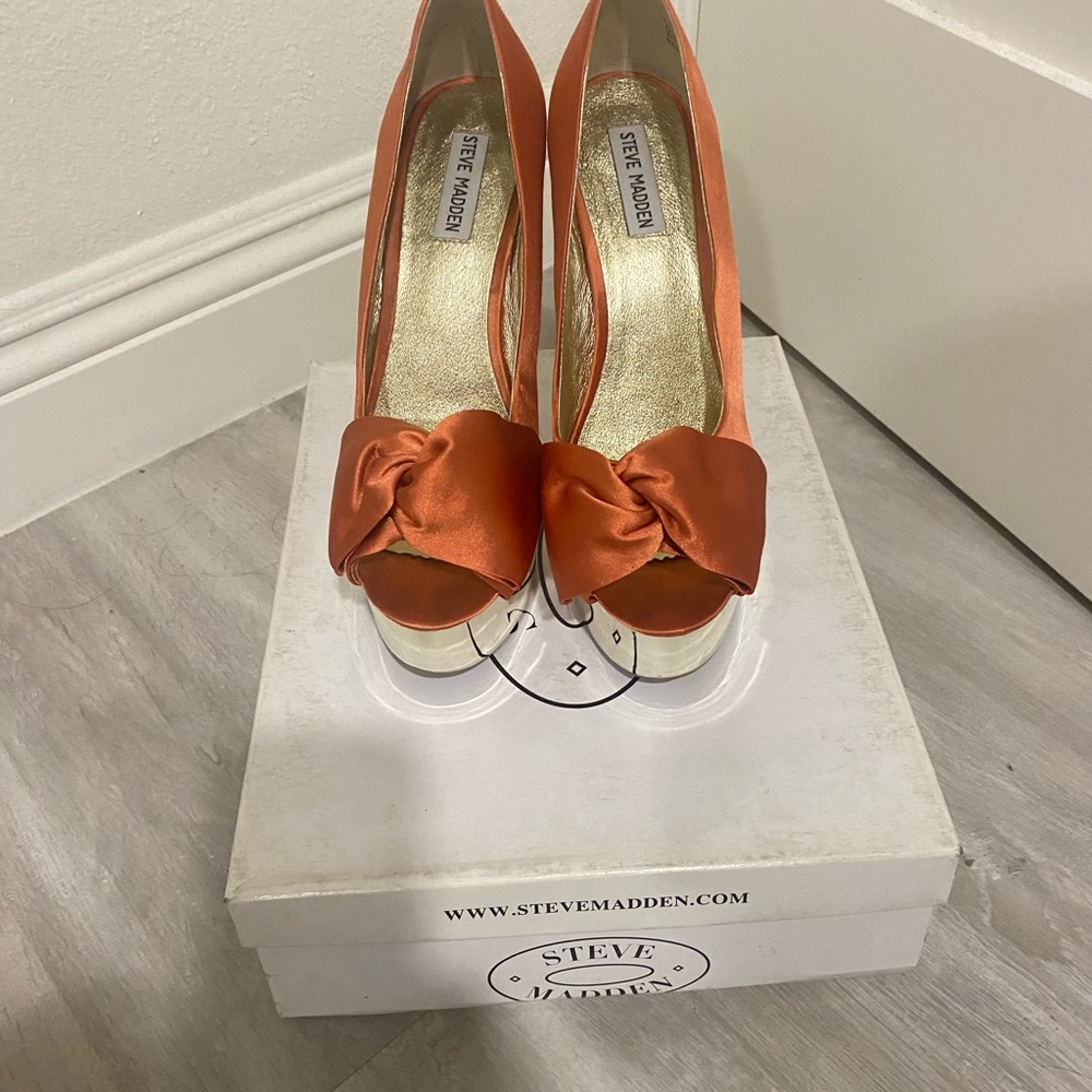 Steve Madden Moscow Coral Platform Heels